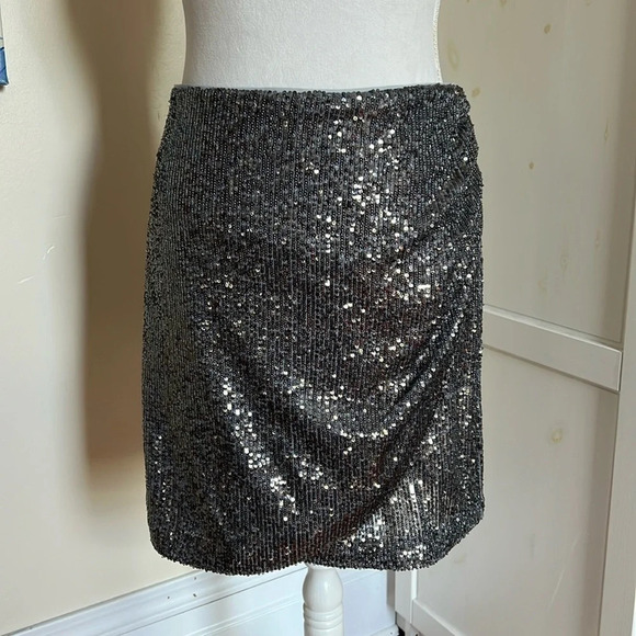 LOFT Festive Silver Metallic Sequins Faux Wrap Mini Skirt - Size 4 - Picture 1 of 7